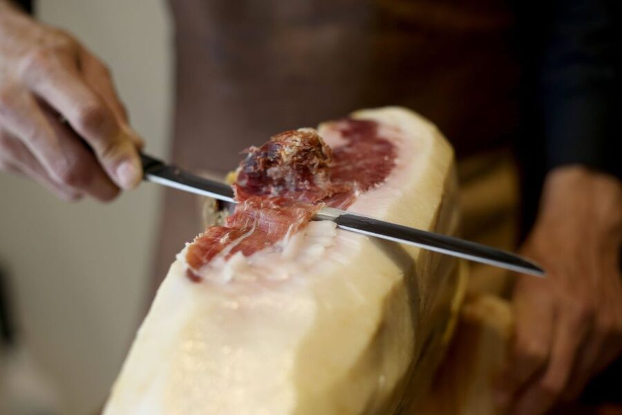 Lisbon: Premium Port Wine Tasting & Tapas - Your first glasses: white, ruby, and tawny Port