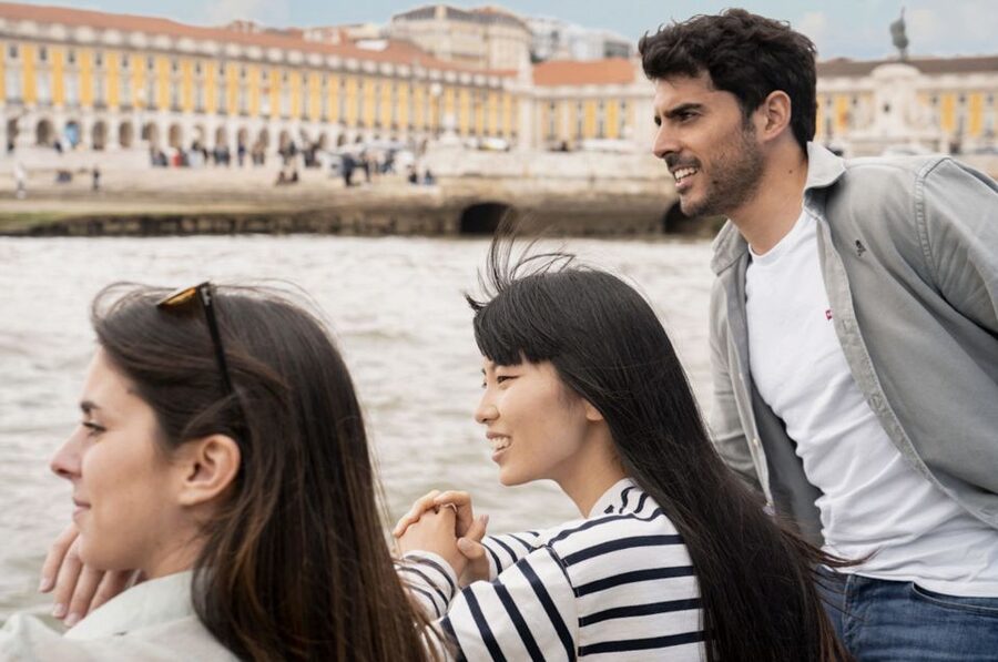 Lisbon: Private Boat Trip, Guided Walking Tour, Bike & Tram - What the guide adds to the experience