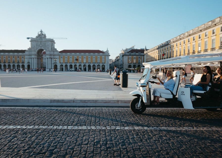 Lisbon: Private Christmas Lights Tour by Eco Tuk Tuk - What this Christmas tuk tuk tour actually feels like