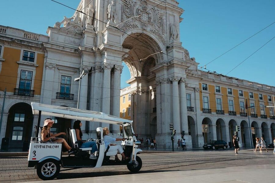 Lisbon: Private Christmas Lights Tour by Eco Tuk Tuk - Bairro Alto and São Pedro de Alcântara