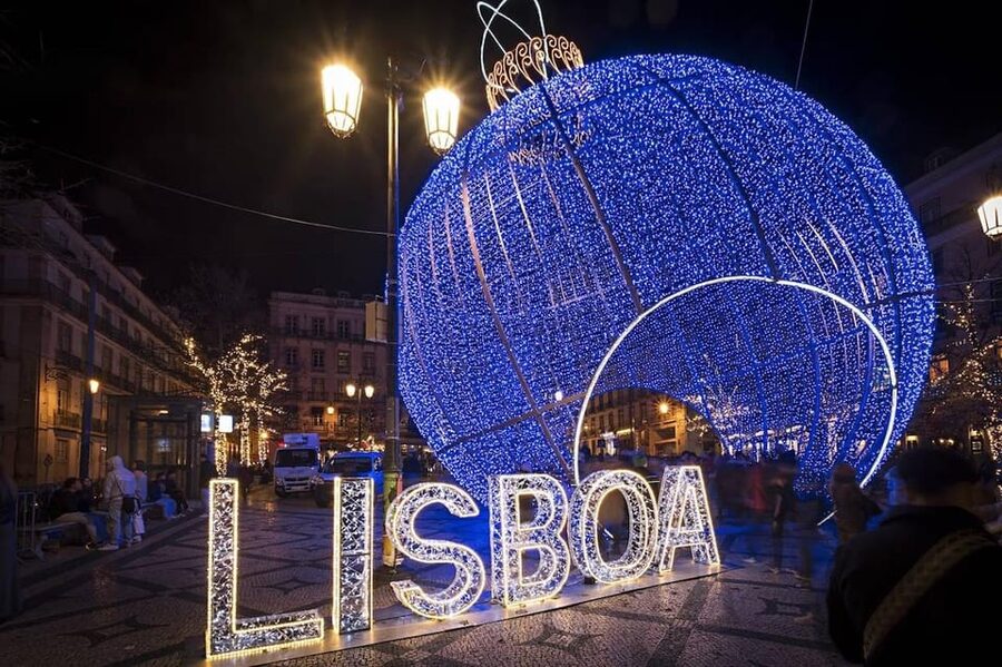 Lisbon: Private Christmas Lights Tour by Eco Tuk Tuk - How the guides shape the experience