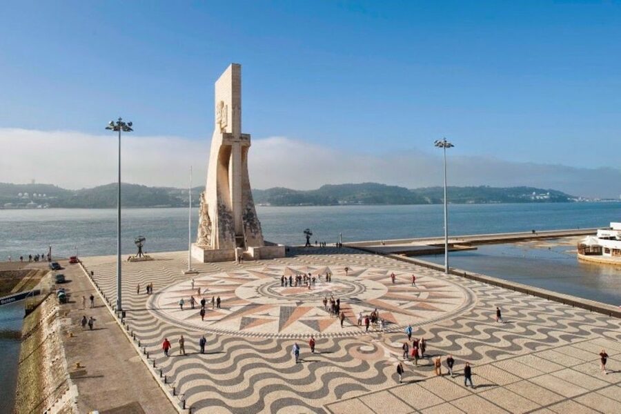 Lisbon: Private Christmas Lights Tour by Eco Tuk Tuk - Staying warm in an open vehicle