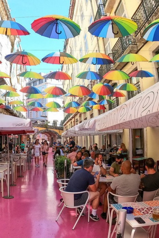 Lisbon: Private City Tour by Tuk-Tuk - Portas do Sol and Santa Luzia