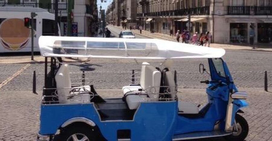 Lisbon: Private Guided Tour of Historical Center by Tuk Tuk - What the guides add to the ride
