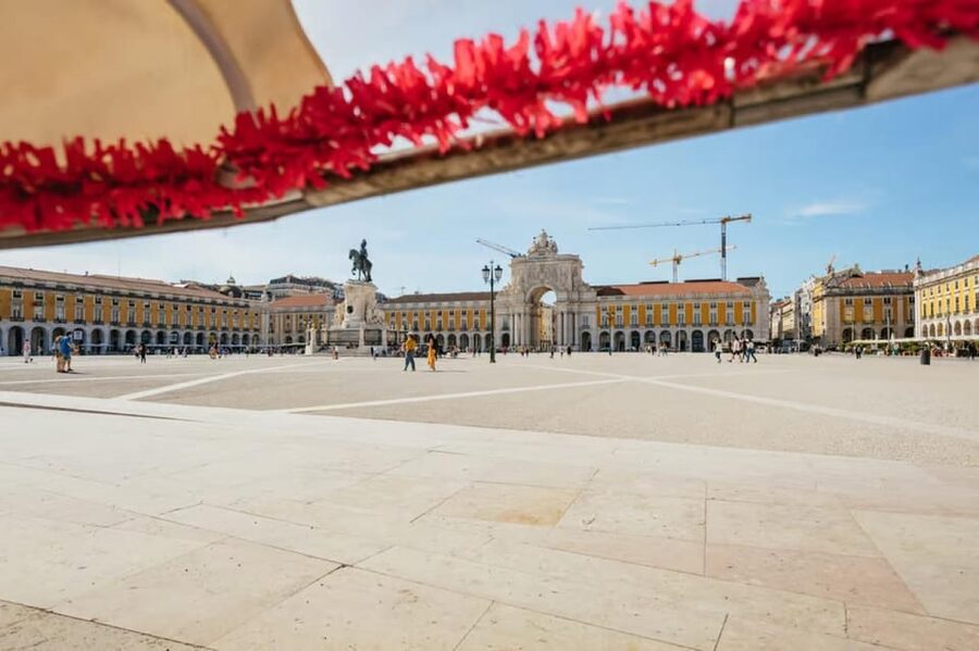 Lisbon: Private Guided Tuk-Tuk Tour with Hotel Pickup - Portas do Sol and Senhora do Monte viewpoints