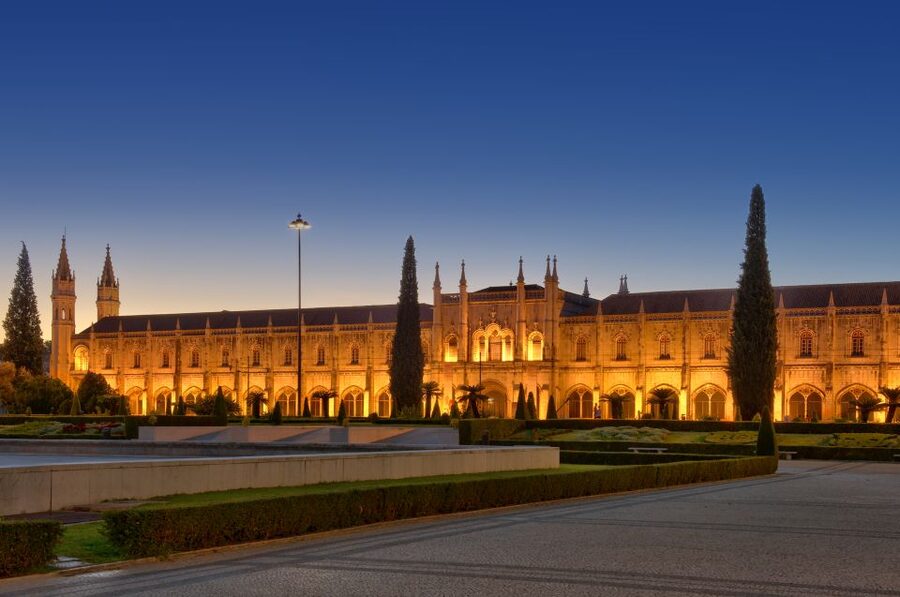Lisbon: Private Half-Day Tour with Hotel Pickup - The bridge and King Christ Statue widen the view