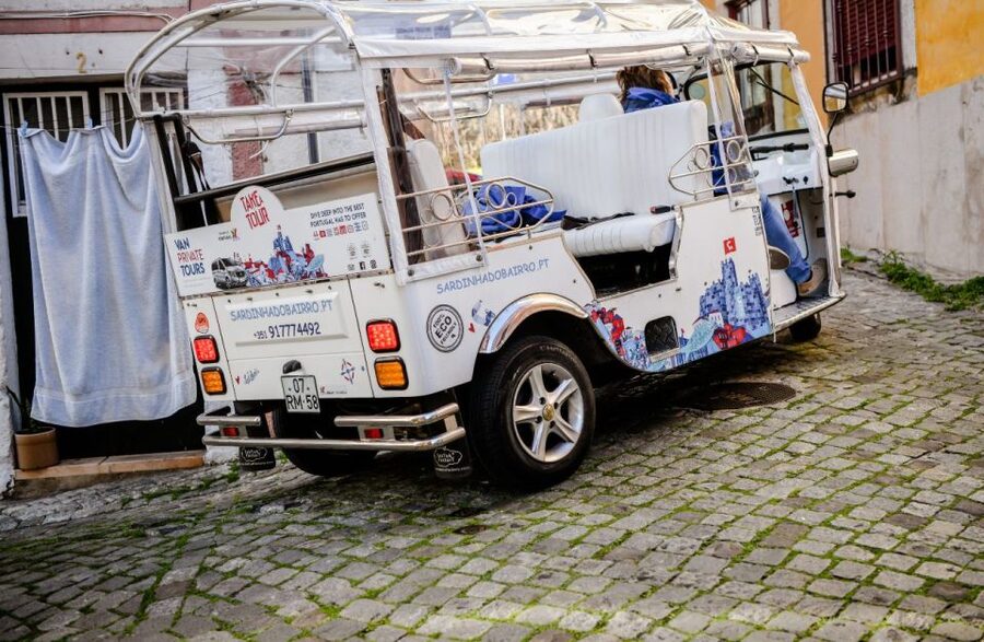 Lisbon: Private Historic Tour by Eco Tuk Tuk - Choosing between one, two, three, and four hours