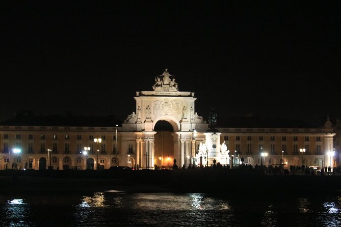 Lisbon Private Luxury Boat Tour with Welcome Drink - What is included, and what you may need to arrange