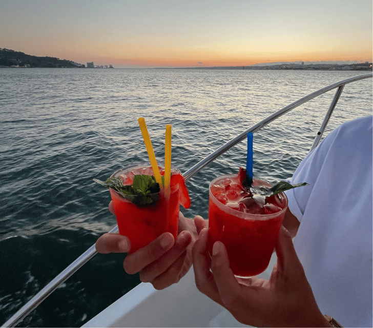 Lisbon: Private Luxury Catamaran Tour with Welcome Drink - Praça do Comércio and Alfama from the water