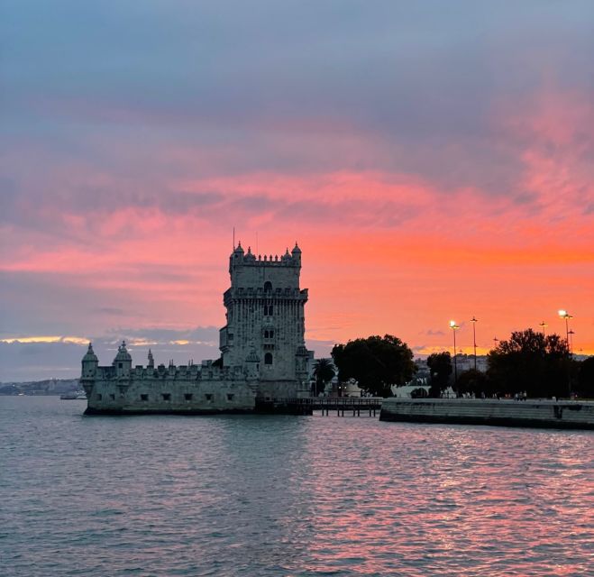Lisbon: Private Luxury Catamaran Tour with Welcome Drink - Sunset, music, and the longer three-hour option