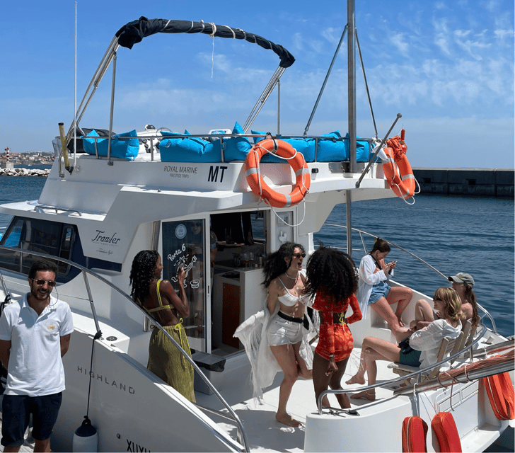 Lisbon: Private Luxury Catamaran Tour with Welcome Drink - Swimming from the Tagus