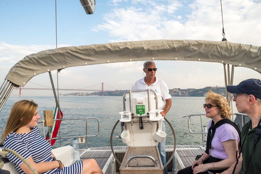 Lisbon: Private Sunset Cruise on the Tagus River with Drink - Cristo-Rei and the return toward Belém