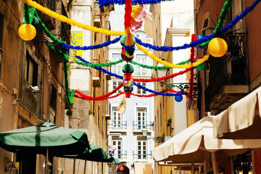Lisbon: Private Tour with Locals – Highlights & Hidden Gems - Key points to know before booking