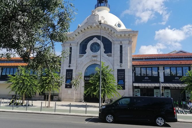 Lisbon Private Transfer to Airport - Drivers and communication before pickup