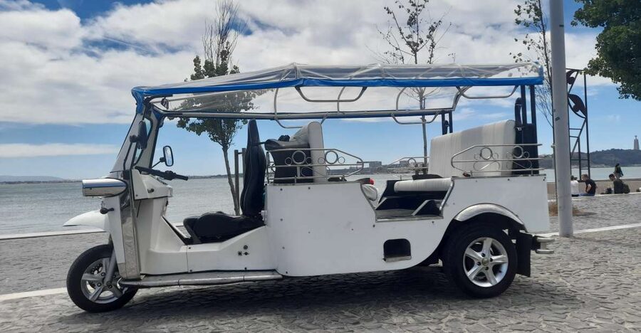 Lisbon: Private Tuk-Tuk Tour for 2 hours - Key points at a glance