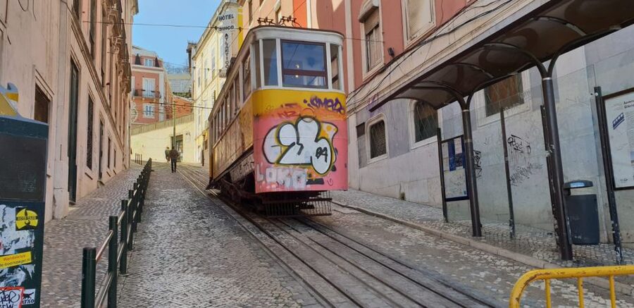 Lisbon: Private Tuk-Tuk Tour for 2 hours - Lisbon Cathedral and the first taste of old Lisbon