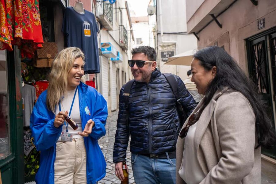 Lisbon: Private Tuk Tuk Tour with Optional Boat Cruise - Key points at a glance