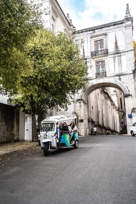 Lisbon: Private Tuk Tuk Tour with Optional Boat Cruise - Why a tuk tuk works so well in Lisbon