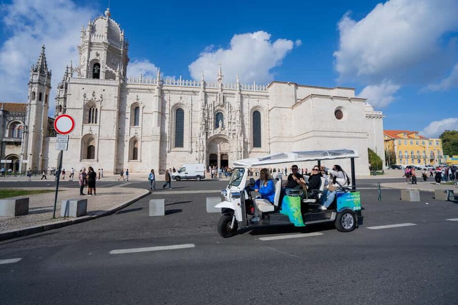 Lisbon: Private Tuk Tuk Tour with Optional Boat Cruise - The guides are a major part of the value
