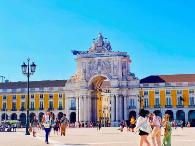 Lisbon: Private Tuk Tuk Tour with Polaroid Photos