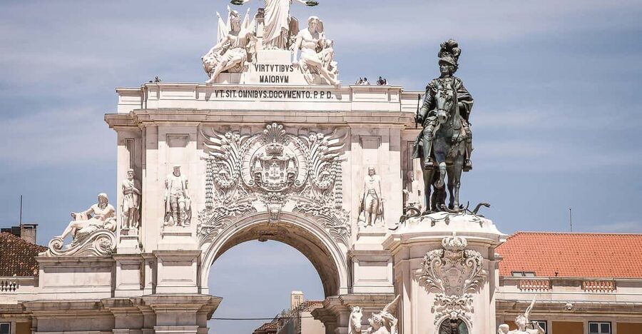 Lisbon: Private TukTuk Tour - Praça do Comércio, the cruise port, and the Tagus
