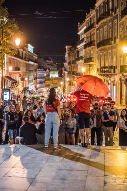 Lisbon: Pub Crawl with Open Bar and VIP Club Entry - Meeting the red-shirted guides at Praça Luís de Camões