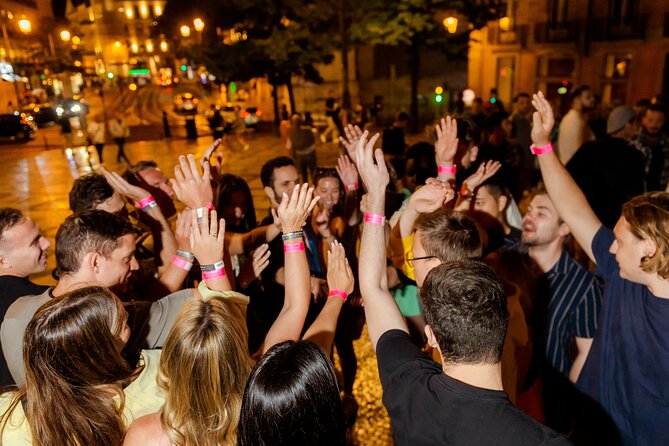 Lisbon: Pub Crawl with Open Bar, Shots & VIP Club Entry - Why this Lisbon night works for first-time visitors