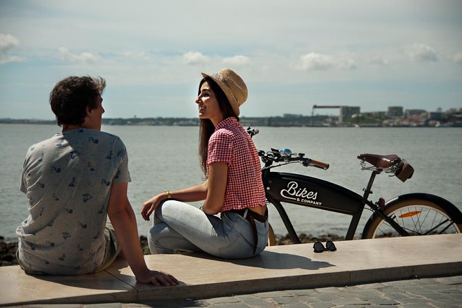 Lisbon Regular or Electric Bike Rental - Alfama, the cathedral, and the limits of two wheels