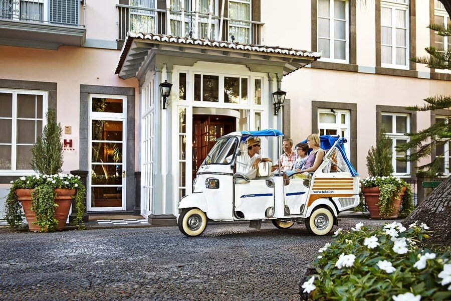 Lisbon's historic old town in a tuk-tuk in German - Calçada da Amália and São Vicente’s landmark cluster