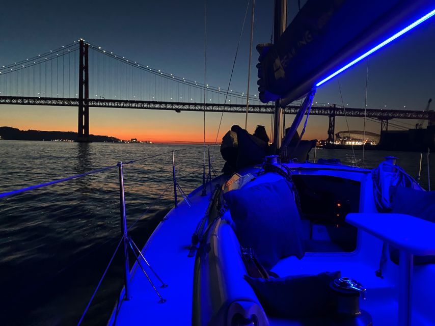Lisbon: Sailboat Tour w/ Local Guide and Open Bar Green Wine - Sunset sailing is the sweet spot