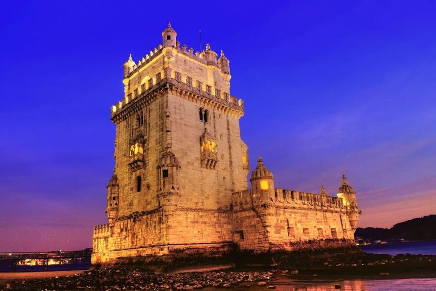 Lisbon: Sailboat Tour w/ Local Guide and Open Bar Green Wine - What winter changes between October and March