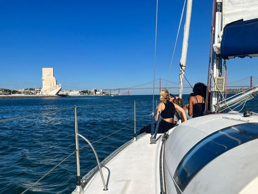 Lisbon: Sailing Sunset - What the crew adds to the evening