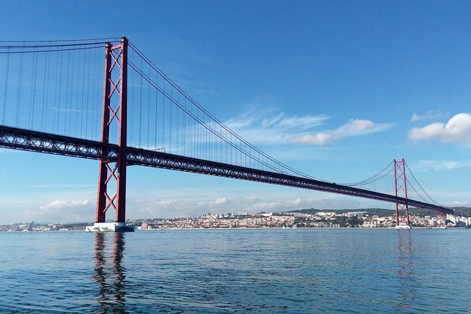 Lisbon Sailing Tour on a Luxury Sailing Yacht with 2 Drinks - What the small group changes