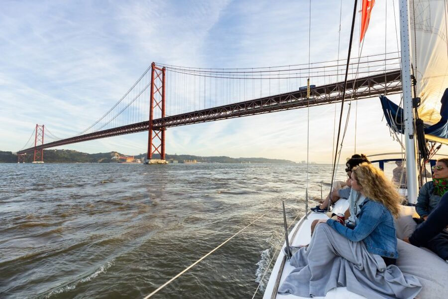 Lisbon: Sailing Tour on the Tagus River - Sailing Past Lisbon’s Changing Architecture