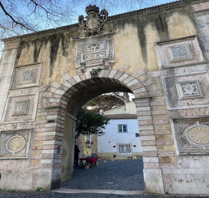 Lisbon: São Jorge Castle E-Ticket and Audio Guide - Optional Lisbon city walk from the Pantheon to Praça do Comércio