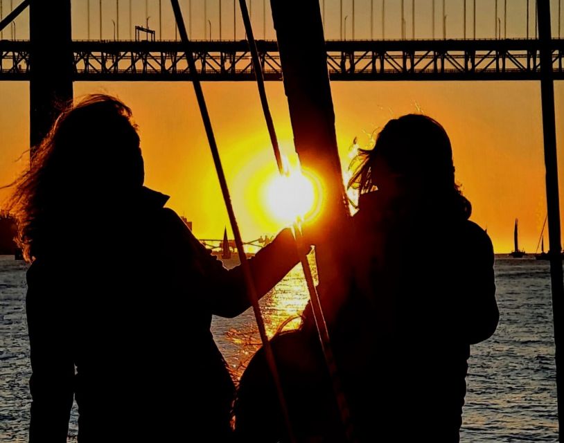 Lisbon: Scenic Day & Sunset Boat Tour with a Drink - Why seeing Lisbon from the Tagus changes the city