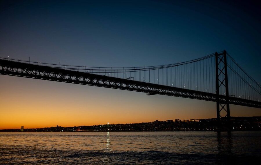 Lisbon: Scenic Day & Sunset Boat Tour with a Drink - Belém’s monuments and Portugal’s seafaring story