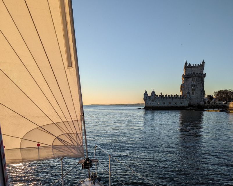 Lisbon: Scenic Day & Sunset Boat Tour with a Drink - Sunset, music, and the pace of the return ride