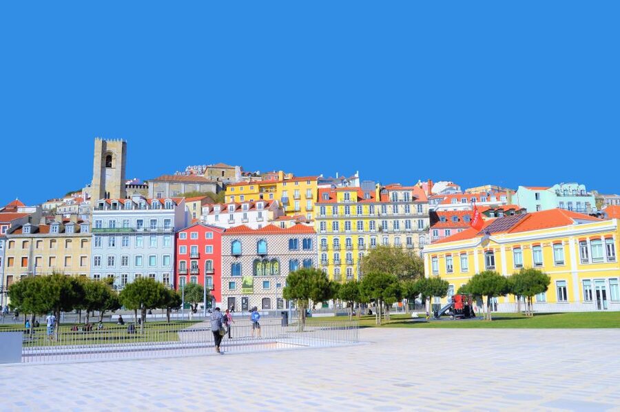 Lisbon: Segway Super Tour - Riding through Alfama’s old lanes