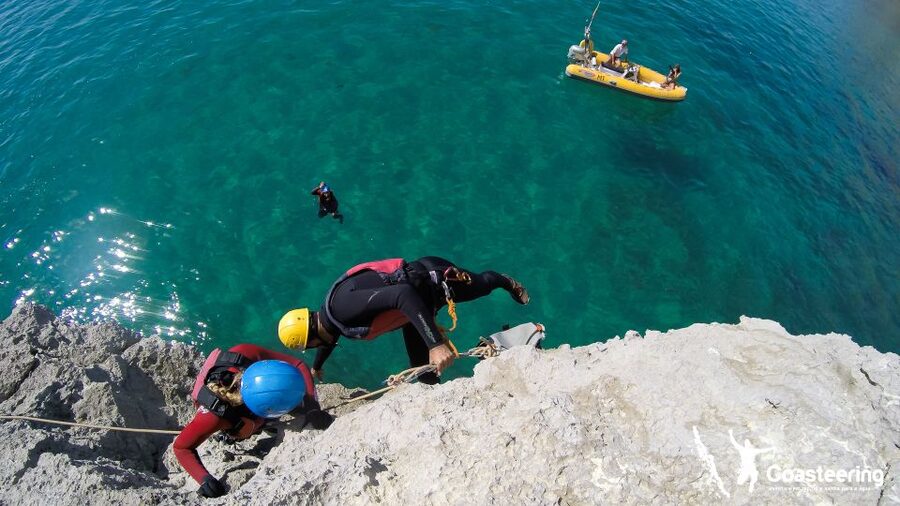 Lisbon: Sesimbra/Arrábida Natural Park Coasteering Adventure - Guides, safety, and group pace