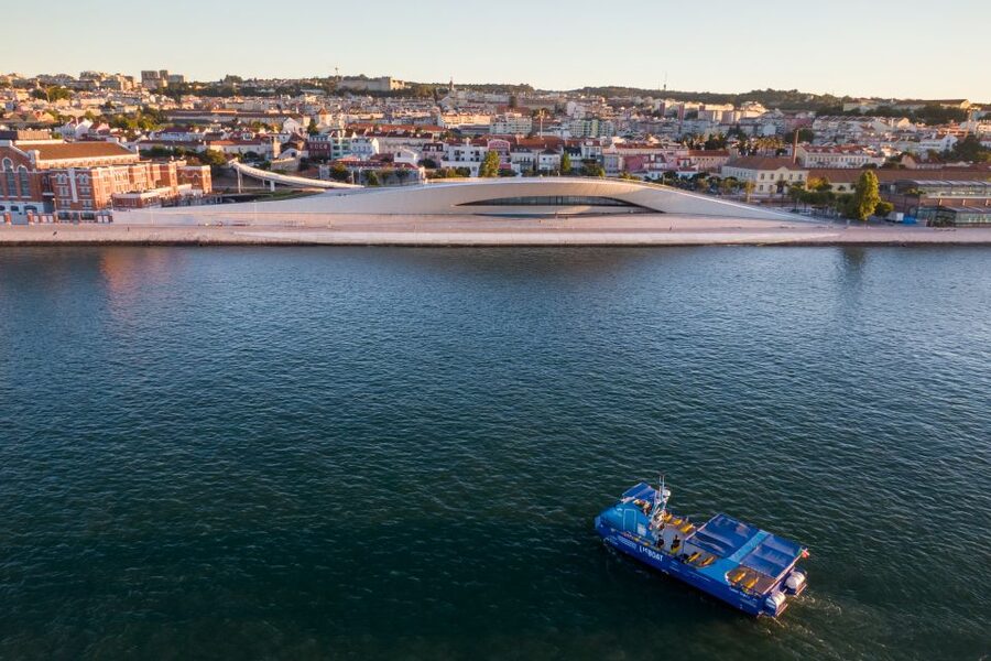Lisbon: Sightseeing Boat Tour with Hop-On Hop-Off Option - Key points to know before boarding