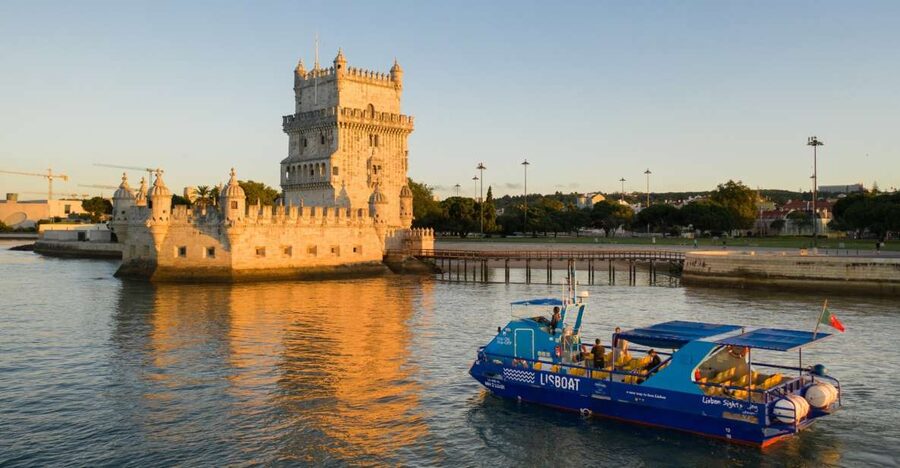 Lisbon: Sightseeing Boat Tour with Hop-On Hop-Off Option - What you see between Terreiro do Paço and Belém