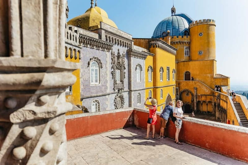 Lisbon: Sintra, Pena, Cabo da Roca, Cascais Tour with Pickup - The guides make the difference
