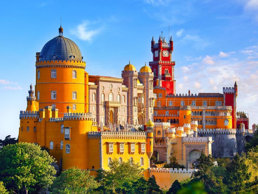 Lisbon: Sintra, Pena, Cabo da Roca Coast & Cascais Day Tour - The guides make the long day easier