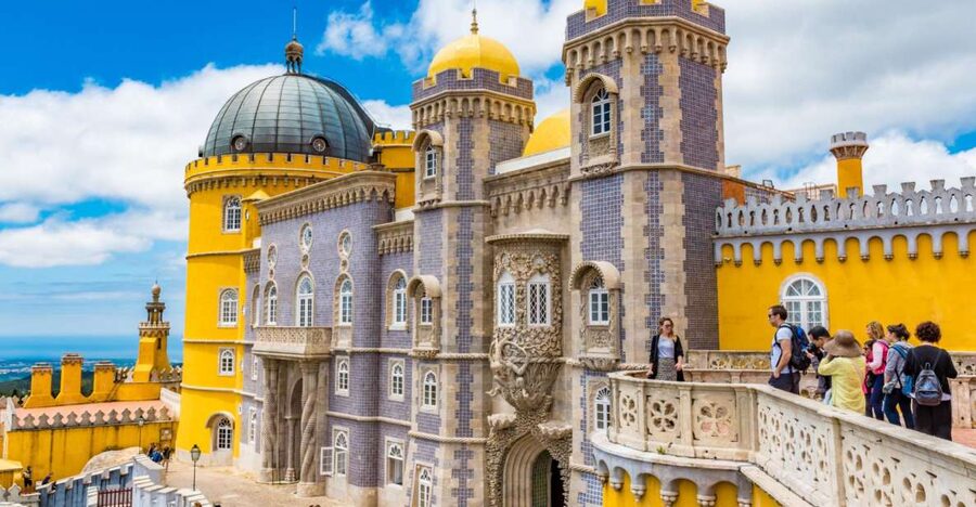 Lisbon: Sintra, Pena Palace, Cabo Roca Coast & Cascais Tour - Two relaxed hours in Cascais