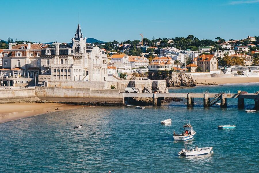 Lisbon: Sintra, Pena Palace, Cabo Roca Coast & Cascais Tour - The guides are a major part of the value