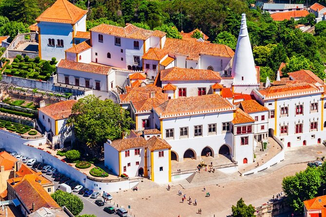 Lisbon: Sintra, Pena Palace , Cascais & Cabo Small Group Day Tour - Sintra free time: lunch, sweets, and local flavor