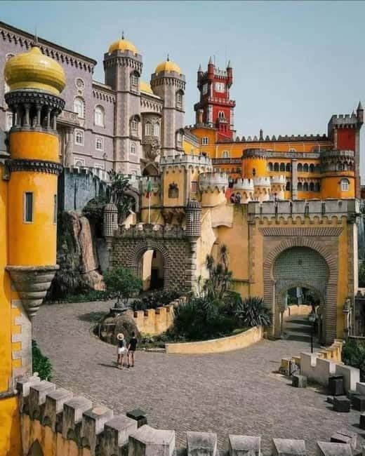 Lisbon: Sintra, Pena Palace, Moorish Castle & Regaleira Tour - Quinta da Regaleira and the famous initiation well