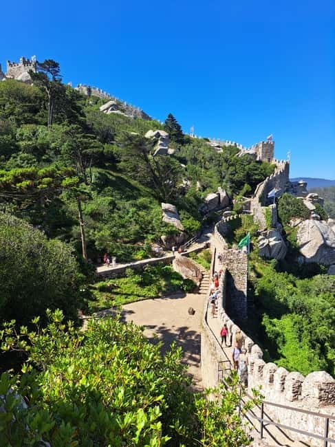 Lisbon: Sintra, Pena Palace, Moorish Castle & Regaleira Tour - Weather, closures, and the limits of the plan