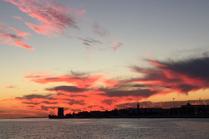 Lisbon Small Group 2h Sunset Sailing- Live Commentary & a Drink - Under the 25th of April Bridge